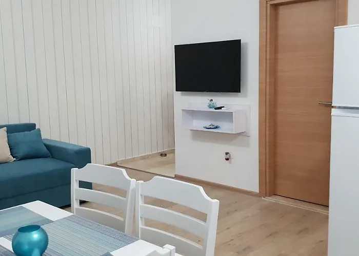 Laura Solid House Mamaia