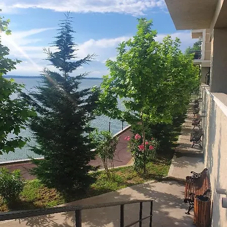 Laura Solid House Апартаменты