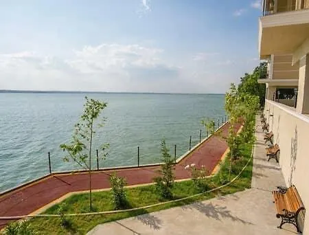 Апартаменты Laura Solid House *